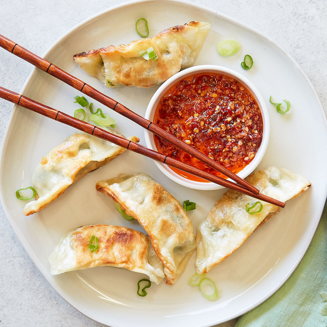 https://www.traderjoes.com/content/dam/trjo/editorial-main-images/potsticker-soups-on/03663-chicken-gyoza-2.jpg/jcr:content/renditions/cq5dam.web.1280.1280.jpeg