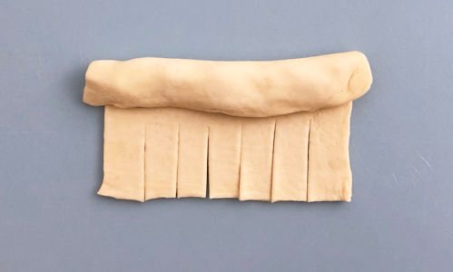 https://www.traderjoes.com/content/dam/trjo/recipe-listing-page---images/puff-pastry-sweet/step-3.jpg/jcr:content/renditions/cq5dam.web.1280.1280.jpeg